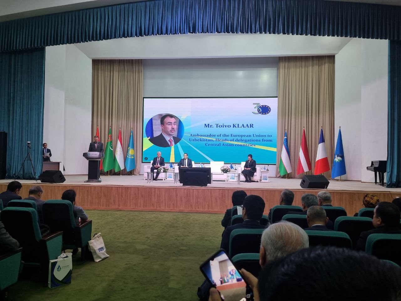 Ayni daqiqalarda  Toshkent Arxitektura-qurilish universitetining prorektorlari R.M. Xadjayev va D.Sh. Mirjalilova Yevropa Ittifoqining TEMPUS va Erasmus loyihalarining 30 yilligiga bag'ishlangan xalqaro konferensiyada ishtirok etmoqdalar.