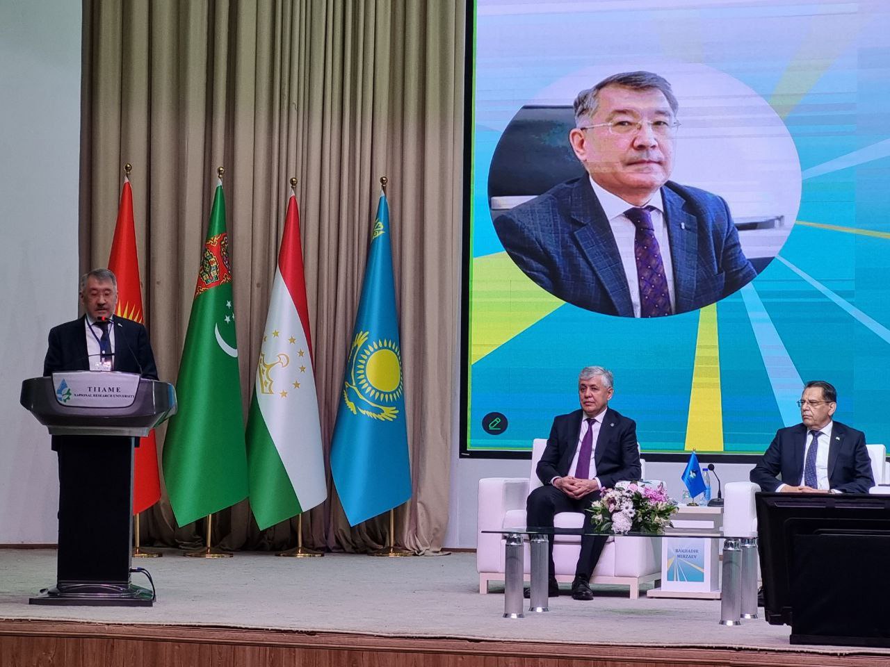 Ayni daqiqalarda  Toshkent Arxitektura-qurilish universitetining prorektorlari R.M. Xadjayev va D.Sh. Mirjalilova Yevropa Ittifoqining TEMPUS va Erasmus loyihalarining 30 yilligiga bag'ishlangan xalqaro konferensiyada ishtirok etmoqdalar.