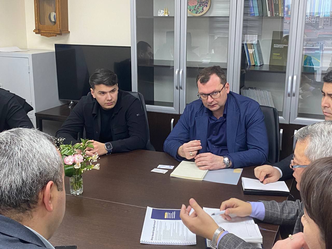 Universitet rahbariyati  va  "GOLDEN  HOUSE " kompaniyasi bosh direktori bilan navbatdagi uchrashuv