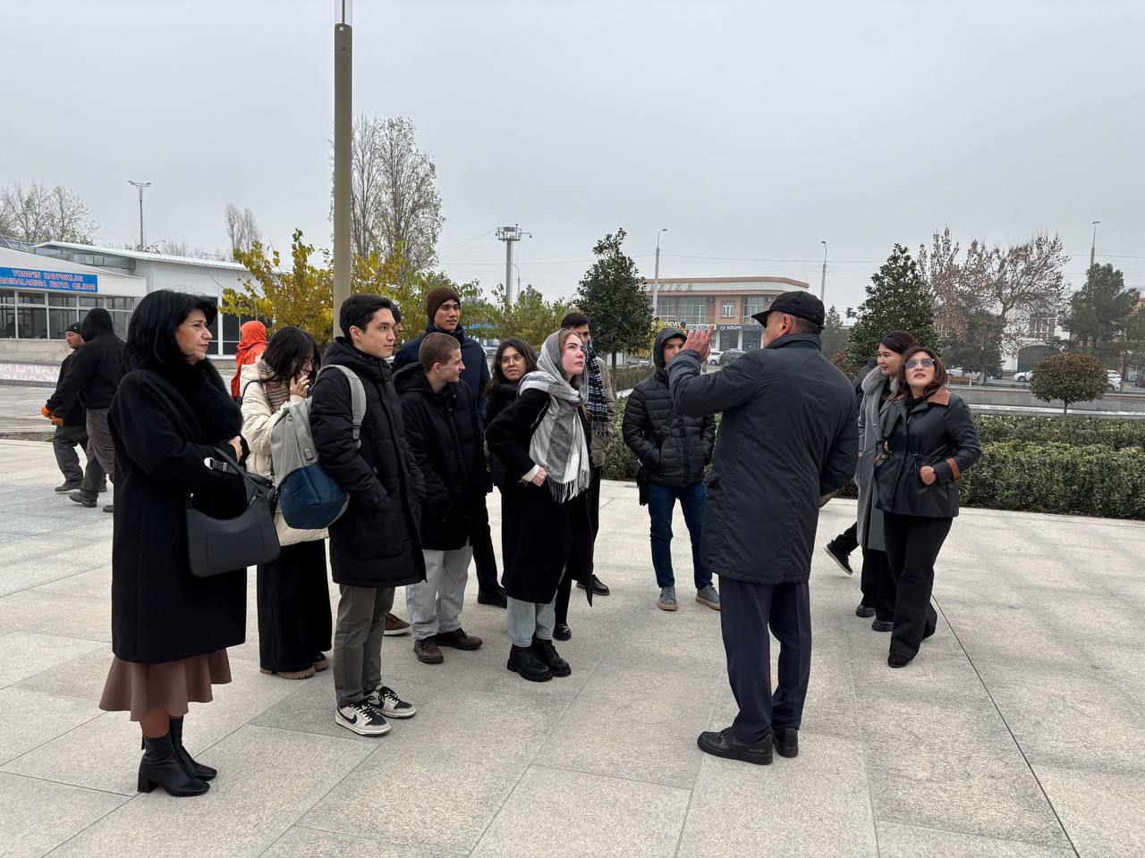 Toshkent arxitektura-qurilish universiteti tyutorlari va talaba-yoshlari  "Ustoz-shogird'' an'analari asosida O'zbekistondagi Islom sivilizatsiyasi markaziga bordilar.