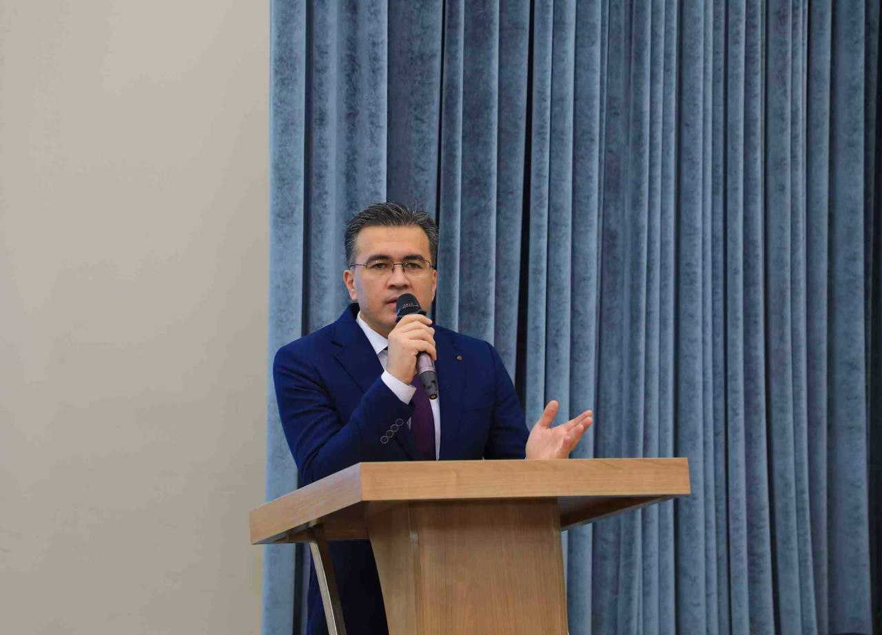 Rektor va yoshlar uchrashuvi