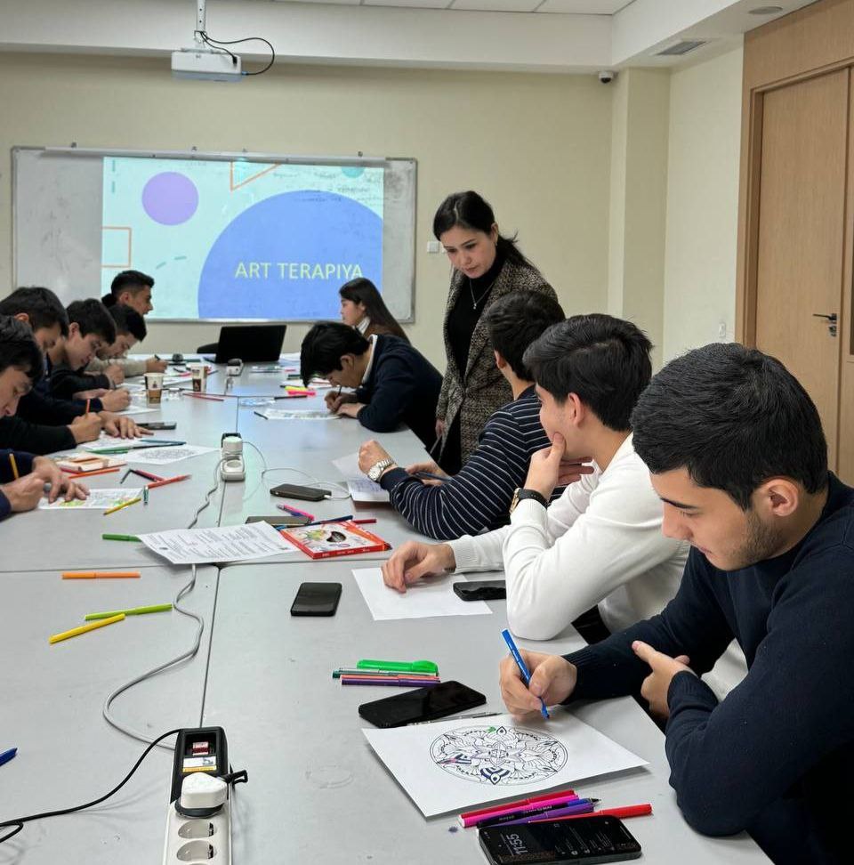 Toshkent arxitektura-qurilish universiteti psixologi M.Obidova tomonidan  talaba-yoshlar o'rtasida "Art- terapiya" mashg'uloti o'tkazildi