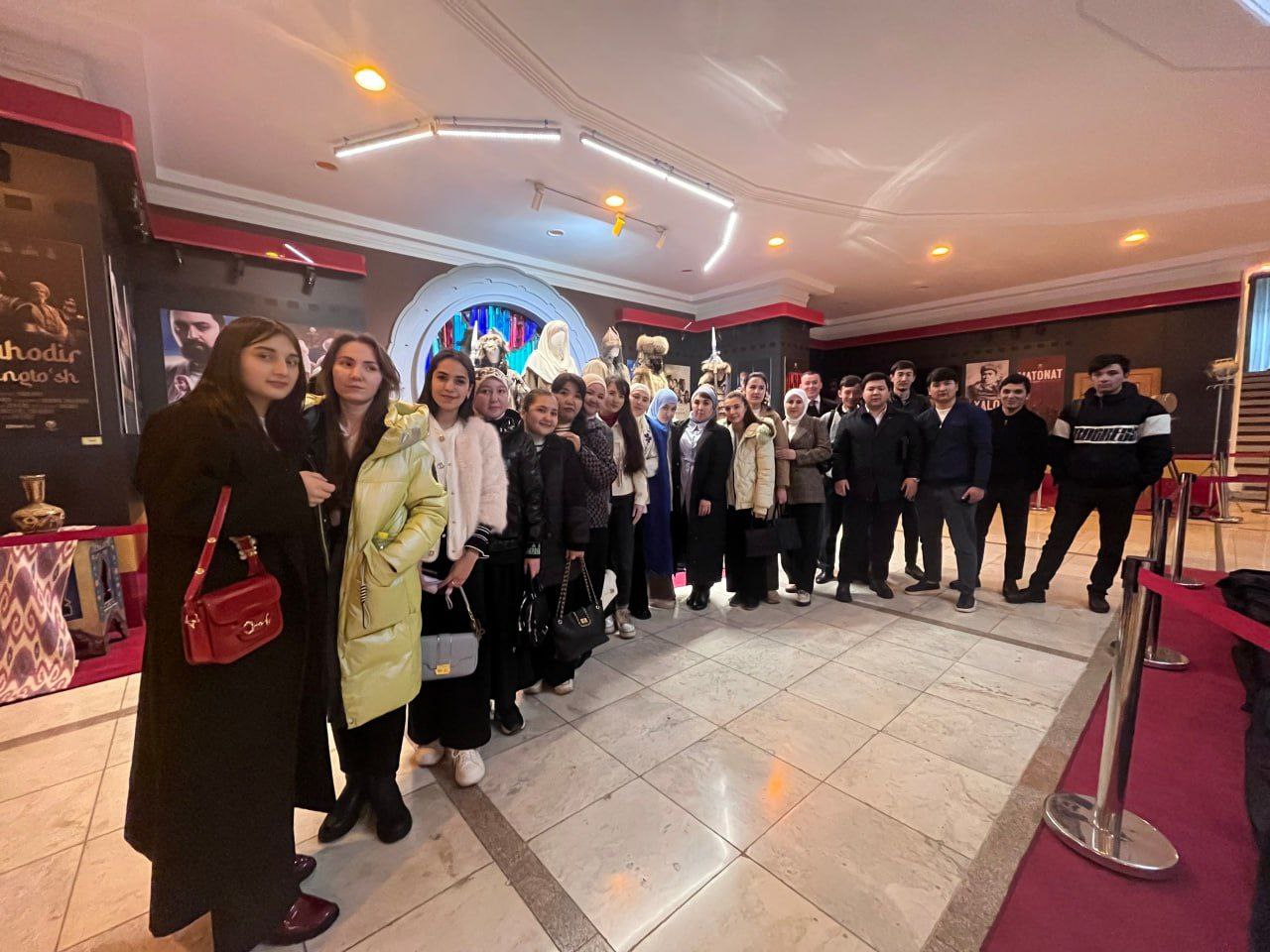 Toshkent arxitektura-qurilish universiteti Muhandislik fakulteti tyutori N.Xidoyatova hamda talabalar Milliy kino san'ati saroyida "Ochiq eshiklar kuni"ga bordilar