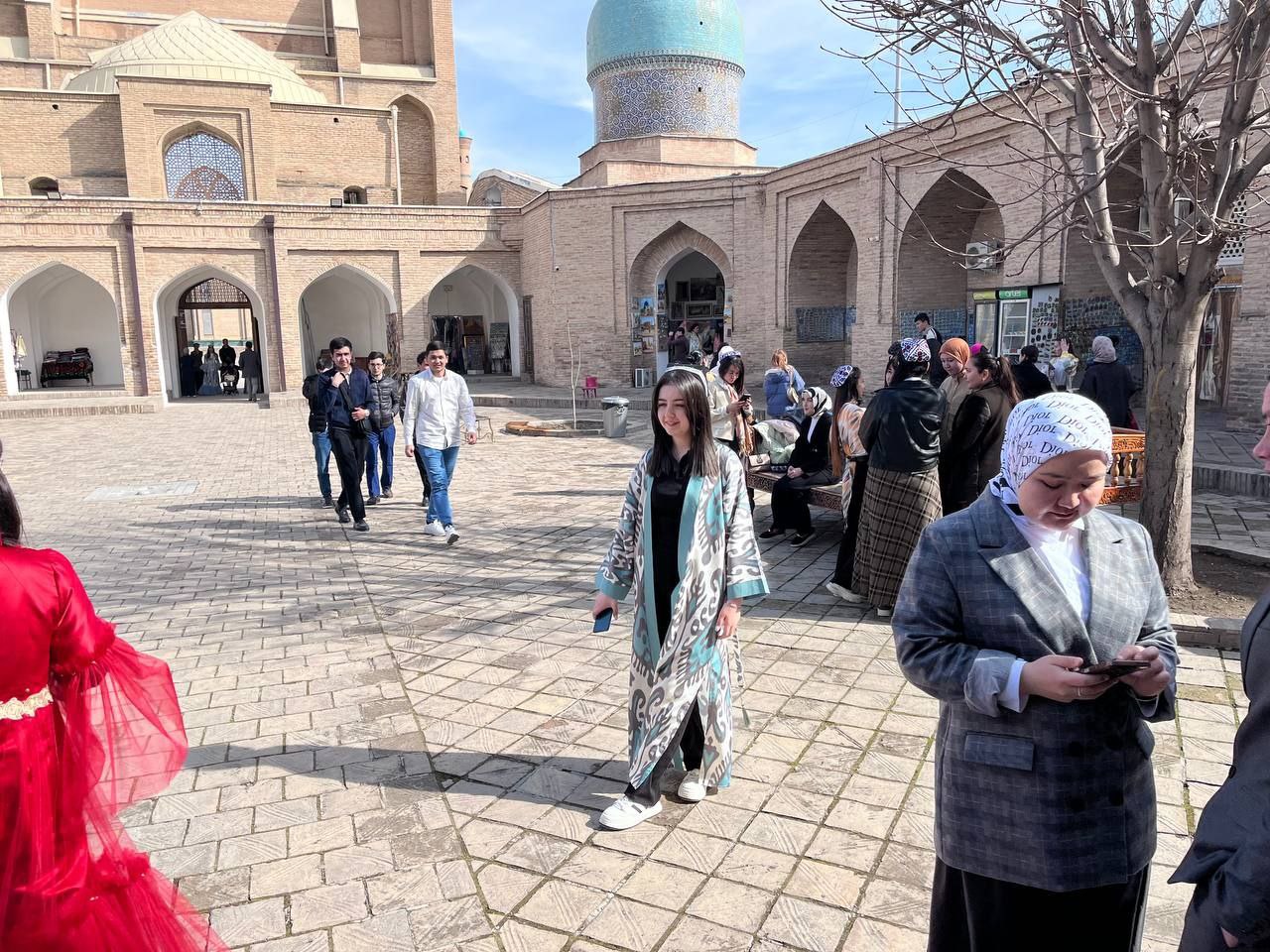 Toshkent arxitektura-qurilish universiteti Muhandislik fakulteti talabalari bilan Xazrati Imom majmuasiga ekskursiya uyushtirdi.