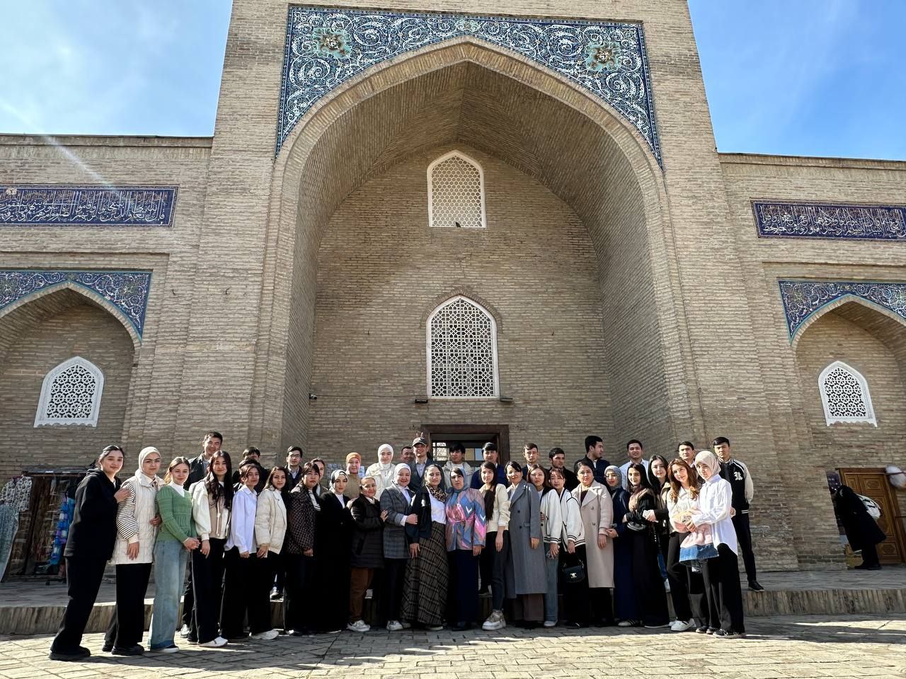 Toshkent arxitektura-qurilish universiteti Muhandislik fakulteti talabalari bilan Xazrati Imom majmuasiga ekskursiya uyushtirdi.