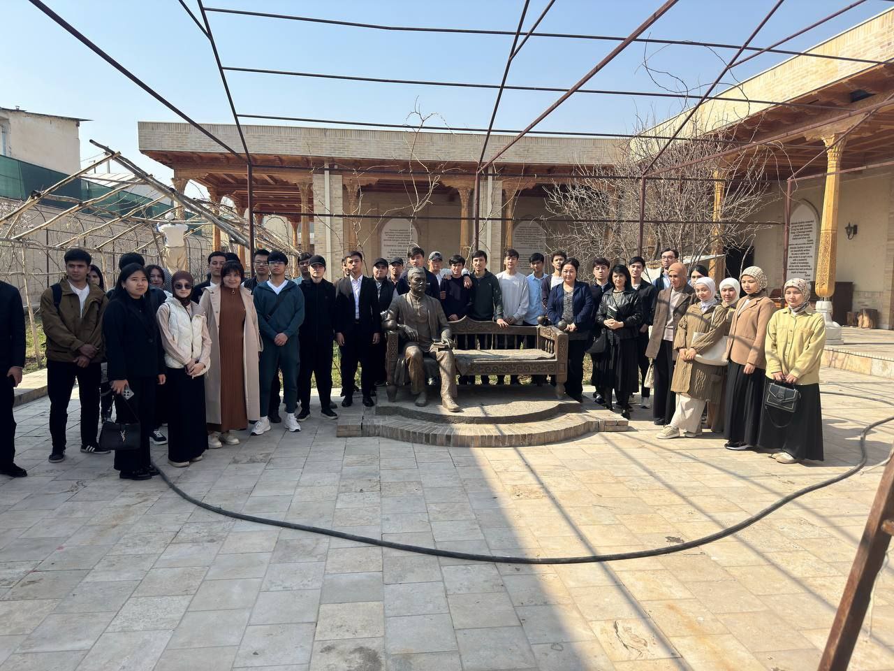 Toshkent arxitektura-qurilish universiteti tyutorlari va talabalari  Buyuk adibimiz, O‘zbek romanchiligi asoschisi  Abdulla Qodiriyning uy muzeyiga ekskursiya uyushtirdi
