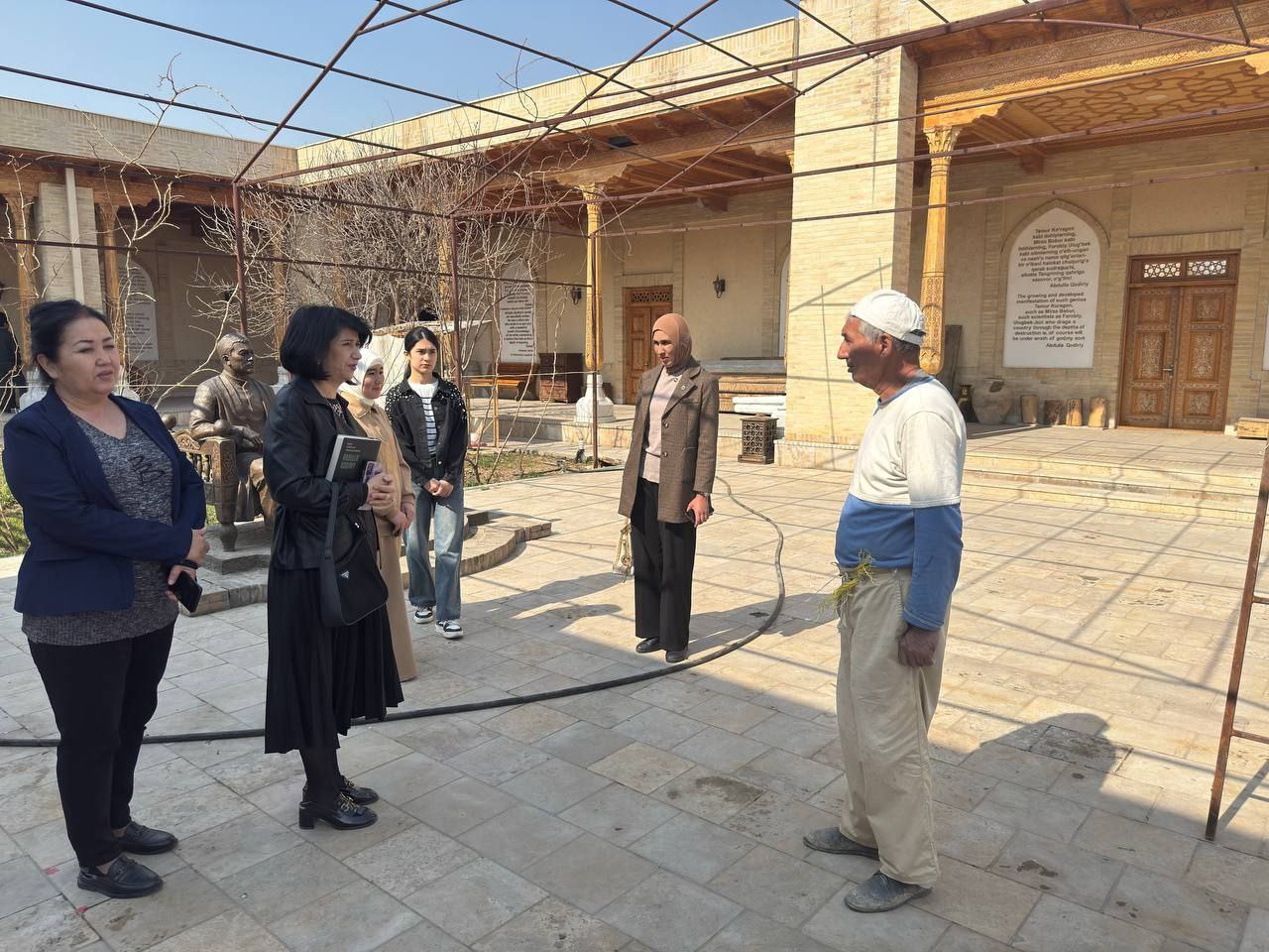 Toshkent arxitektura-qurilish universiteti tyutorlari va talabalari  Buyuk adibimiz, O‘zbek romanchiligi asoschisi  Abdulla Qodiriyning uy muzeyiga ekskursiya uyushtirdi