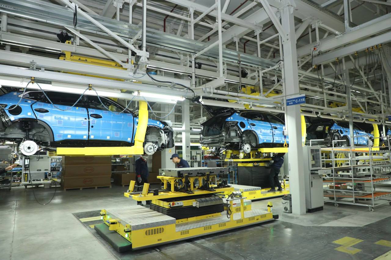 Mehmonlar “BYD Uzbekistan” va “ADM Jizzakh” korxonalari faoliyati bilan yaqindan tanishdilar