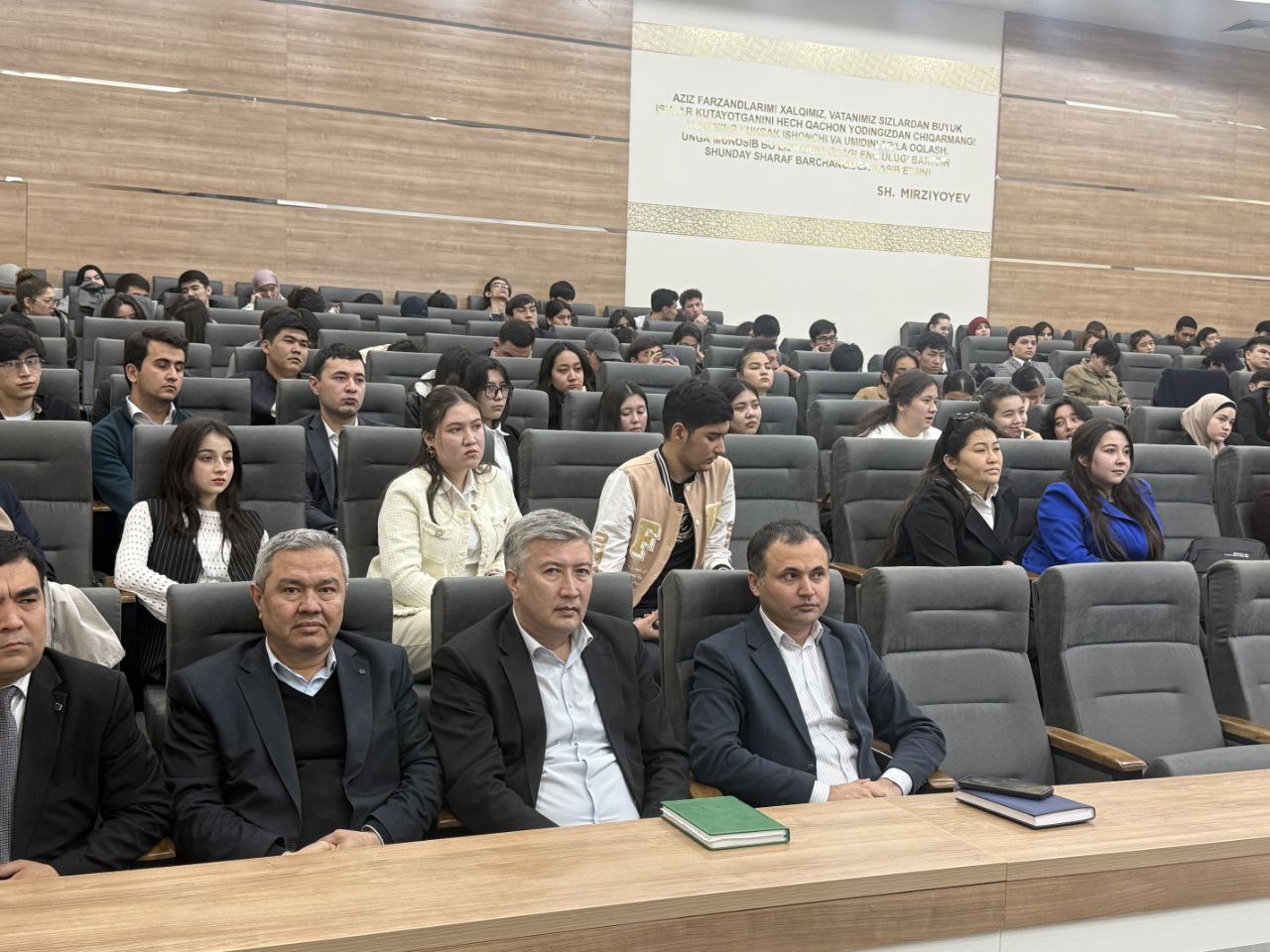 Toshkent arxitektura-qurilish universitetida rektor B.A. Tulaganov universitetda amalga oshirilayotgan islohotlar va dolzarb masalalar yuzasidan talabalar bilan ochiq muloqot o‘tkazdi