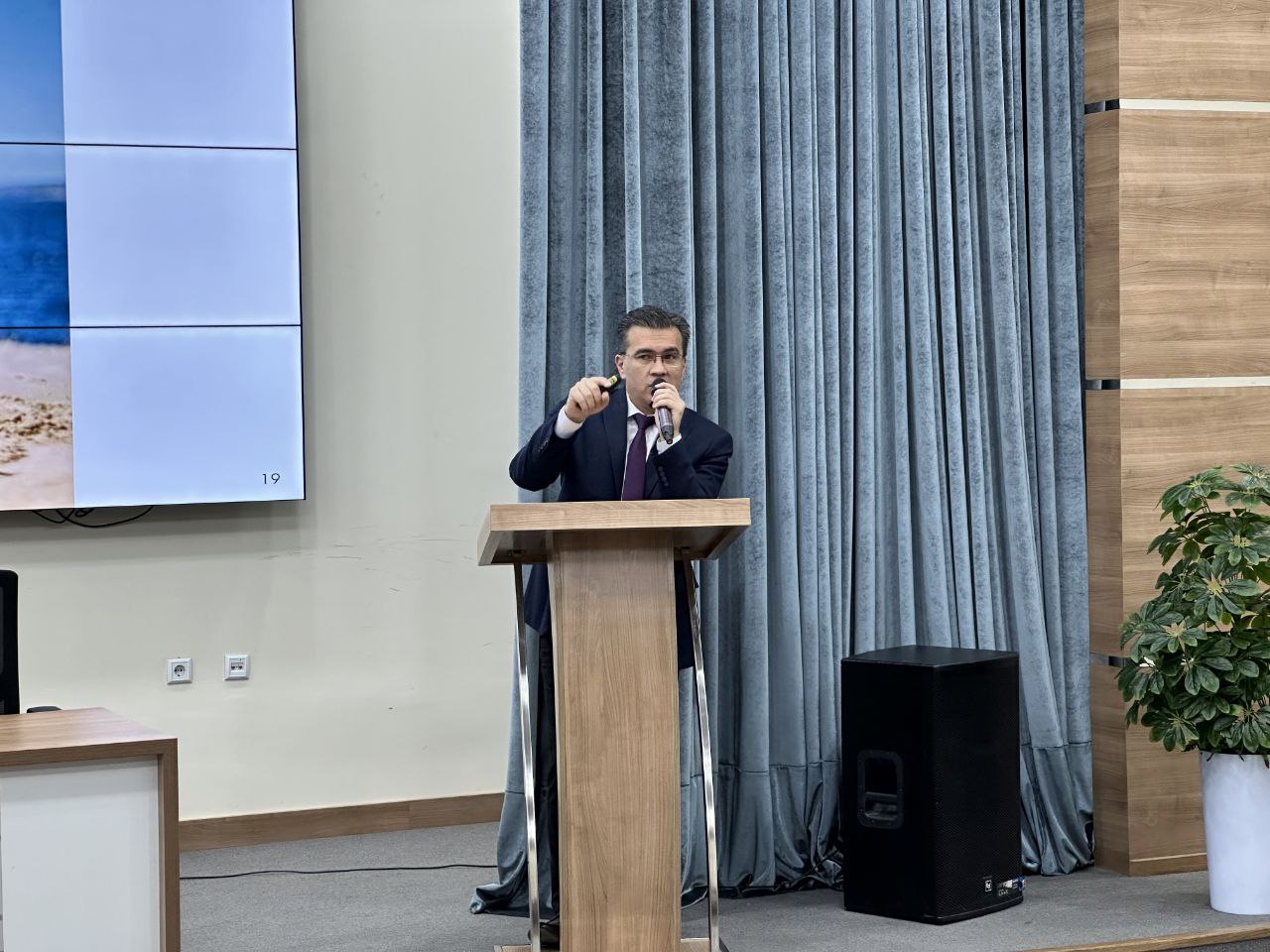 Toshkent arxitektura-qurilish universitetida rektor B.A. Tulaganov universitetda amalga oshirilayotgan islohotlar va dolzarb masalalar yuzasidan talabalar bilan ochiq muloqot o‘tkazdi