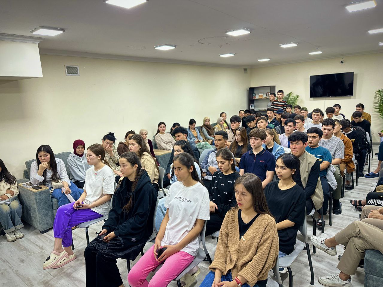 Toshkent arxitektura-qurilish universitetining 1-sonli talabalar turar joyida talabalar bilan uchrashuv bo‘lib o‘tdi