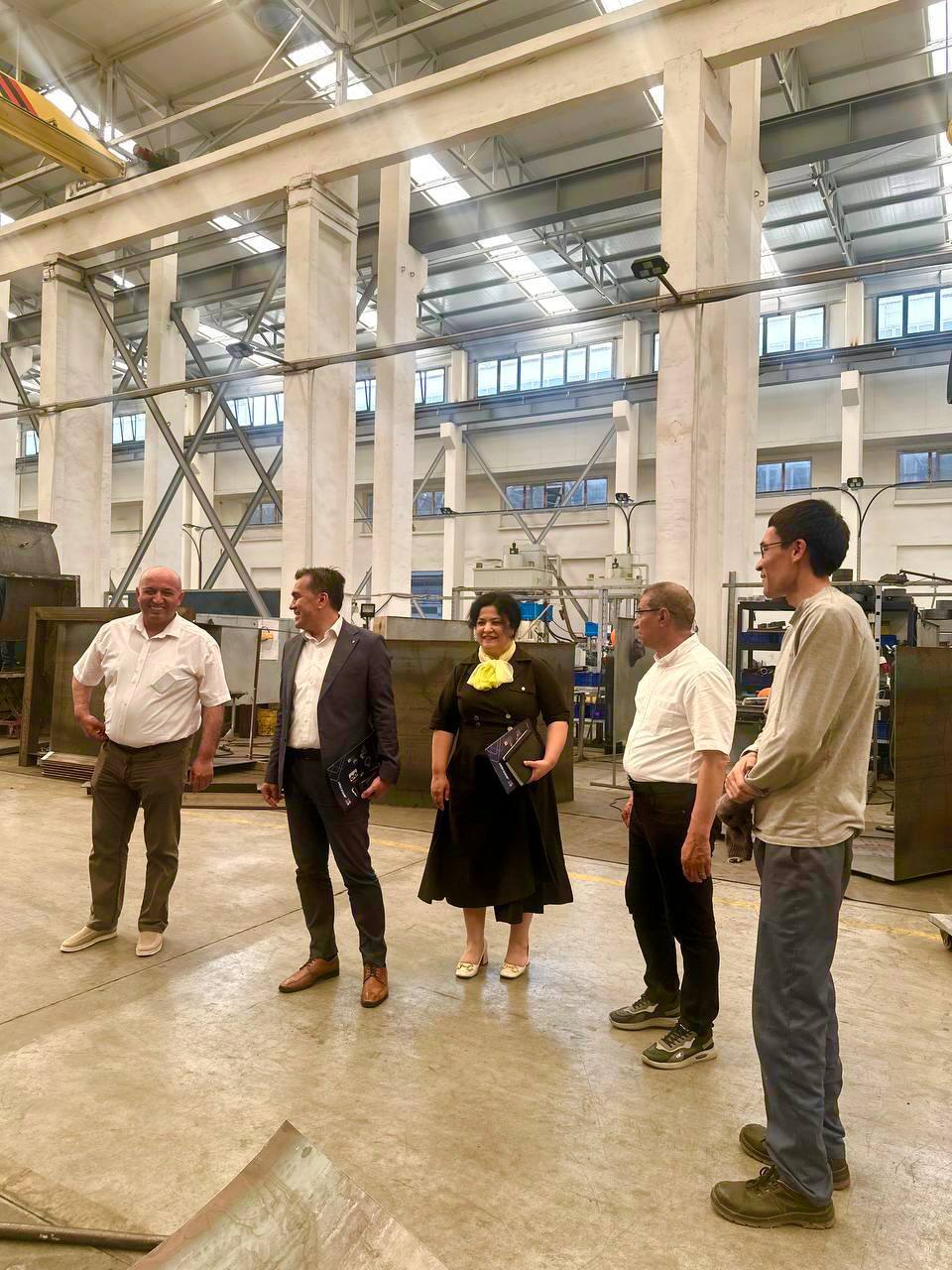 Toshkent arxitektura-qurilish universiteti rektori va universitet vakillari Toshkent shahrining Sergeli tumanida joylashgan “Jihozvent” ventilyatsiya zavodiga tashrif buyurishdi