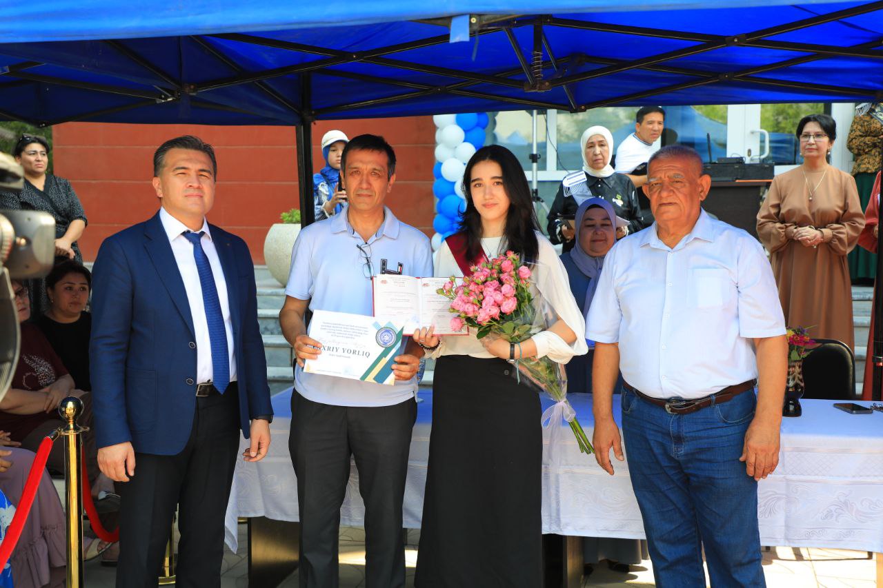 TAQU rektori B.A.Tulaganov akademik litsey bitiruvchilari uchun tashkil etilgan tantanali diplom topshirish marosimida ishtirok etdi