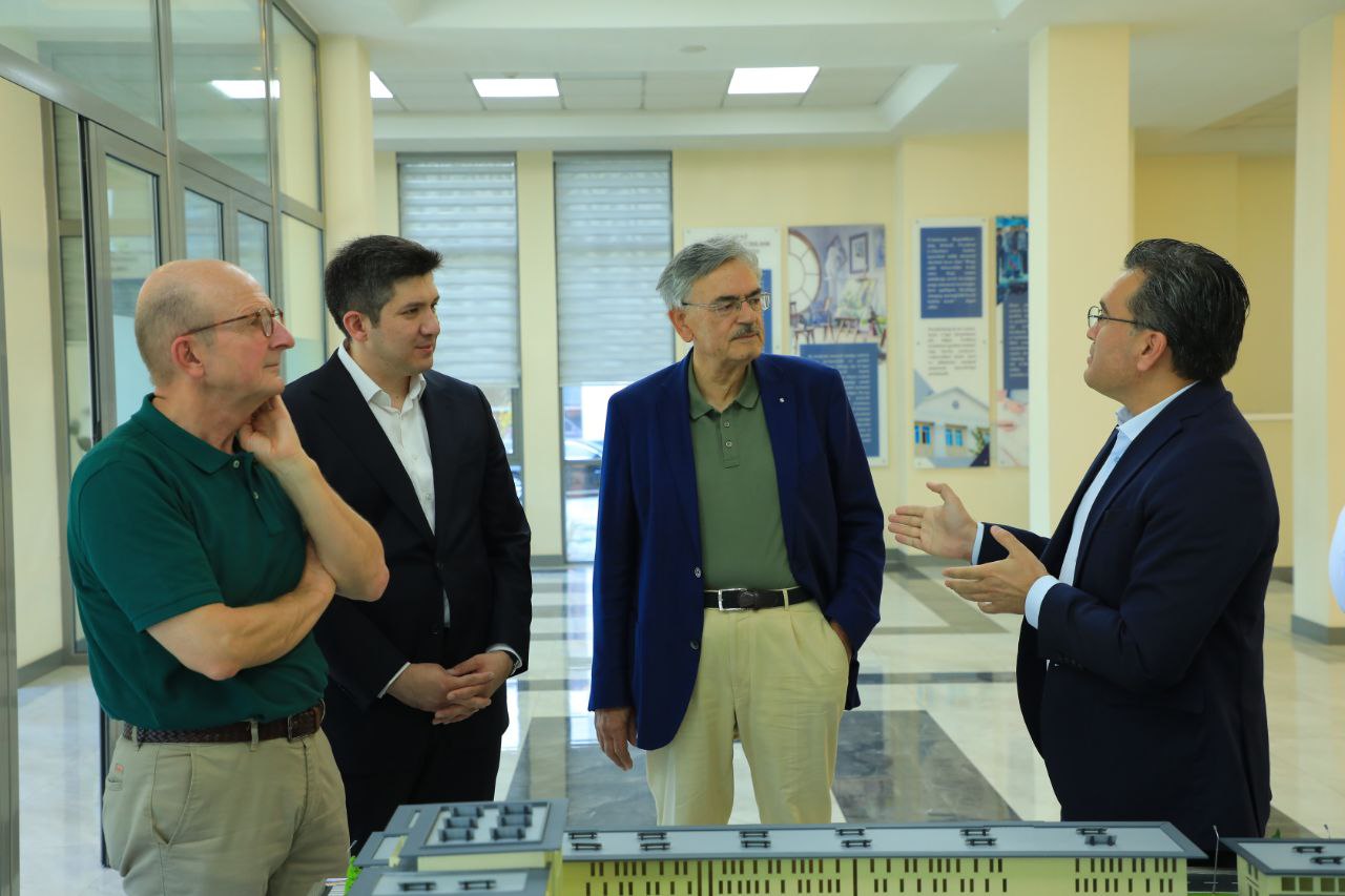 Yangi O‘zbekiston universiteti rektori va prorektori Toshkent arxitektura-qurilish universitetiga tashrif buyurdi