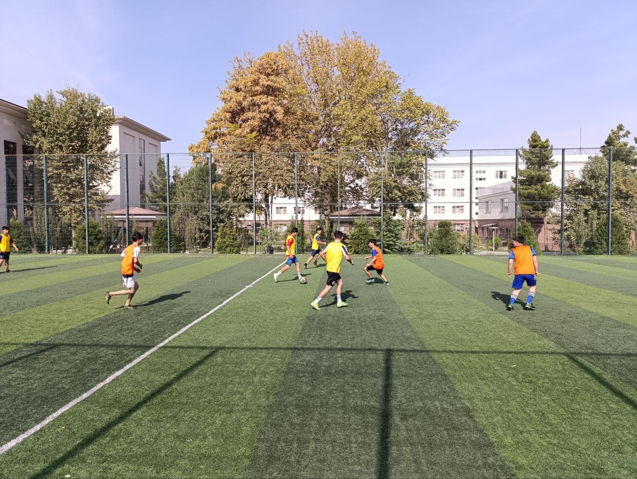 Toshkent arxitektura-qurilish universitetida talaba-yoshlar oʻrtasida futbol musobaqasi bo‘lib o‘tmoqda