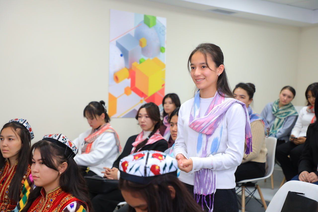 Toshkent arxitektura-qurilish universitetida Xotin-qizlar maslahat kengashi tomonidan “Bizning umumiy uyimiz” mavzusida obro-e’tiborga ega bo‘lgan shaxslar, namunali oilalarni jalb etgan holda uchrashuv tashkil etildi