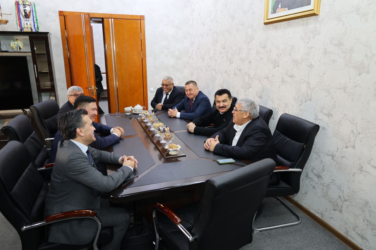 Toshkent arxitektura-qurilish universiteti rektori Baxrom Tulaganov Navoiy davlat konchilik va texnologiyalar universitetida bo‘lib o‘tgan “Muruntov” forumida faol ishtirok etdi