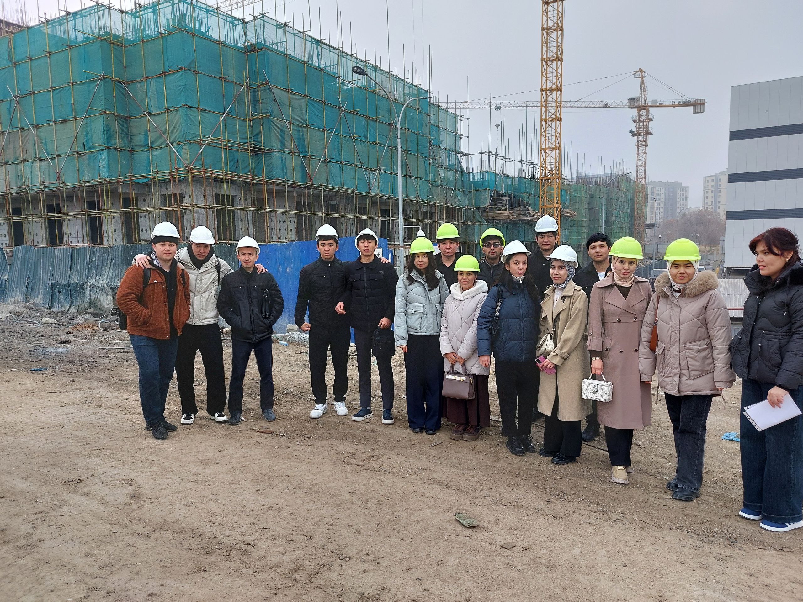 Toshkent arxitektura-qurilish universiteti talabalari ʻʻHigh Town Cityʼʼ qurilish majmuasi bilan tanishish maqsadida tashrif buyurdilar