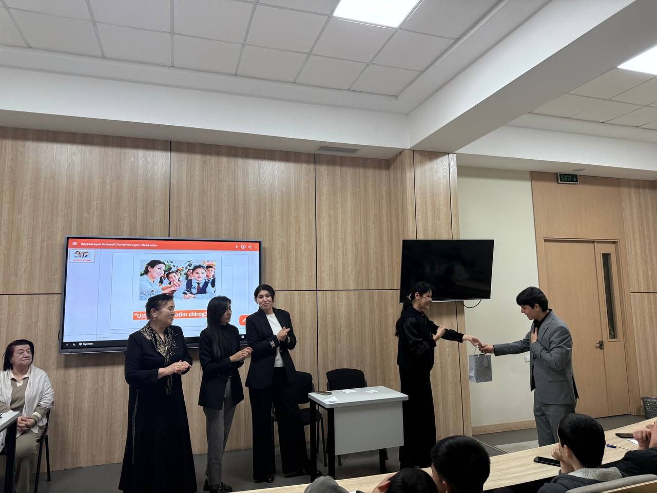 “Ustozim – hayotim chirogʻi” mavzusida tadbir boʻlib oʻtdi