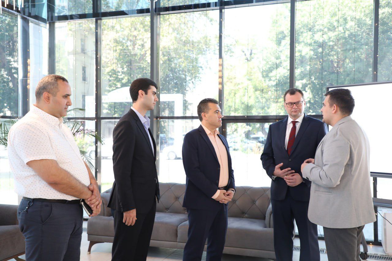 Endilikda talabalarimiz "GOLDEN HOUSE" kompaniyasida amaliyot o'taydi