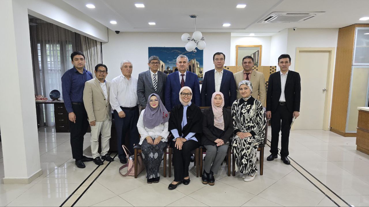 Toshkent arxitektura-qurilish universiteti delegatsiyasi va O'zbekistonning Malayziyadagi elchisi Karomiddin Gadoyev hamda uning birinchi kotibi Elbek Saidovlar ishtirokida Kuala-Lumpur shahrida uchrashuv bo'lib o'tdi.